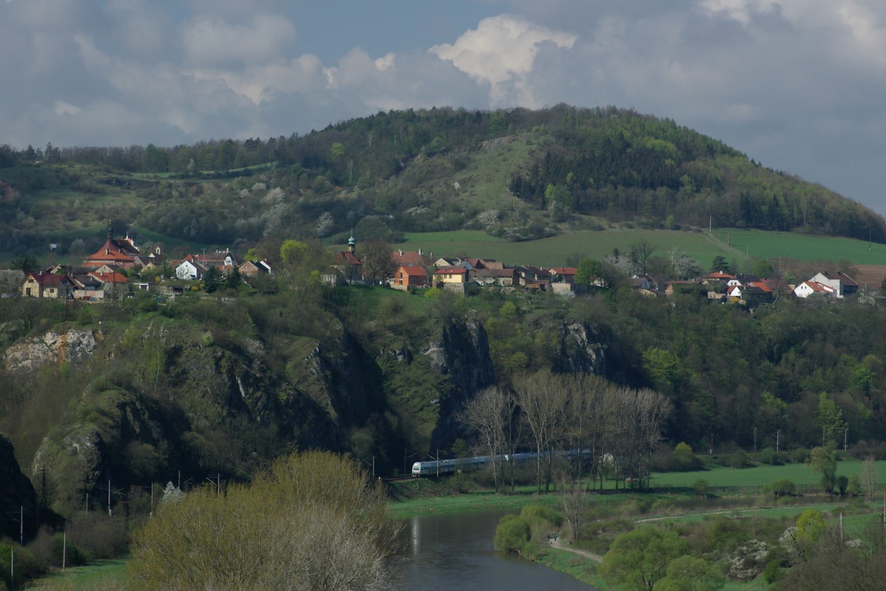 Opuštěný stěnový lom.