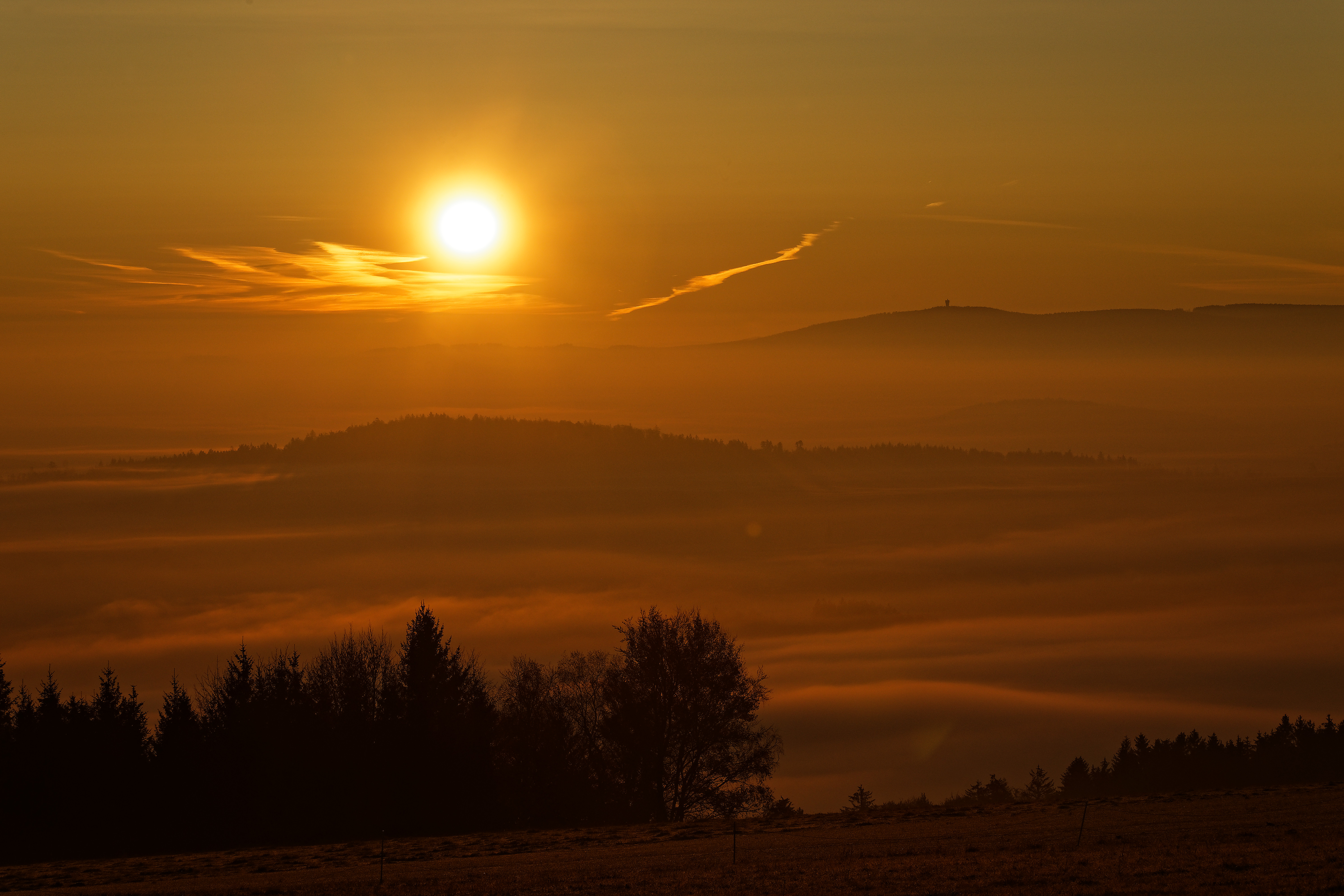 2. místo Thomas Enslein -„ Sonnenaufgang Pleystein“, západ slunce nad horou Pelystein